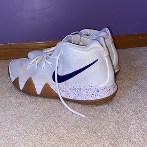 Kyrie Uncle drew basketball shoes